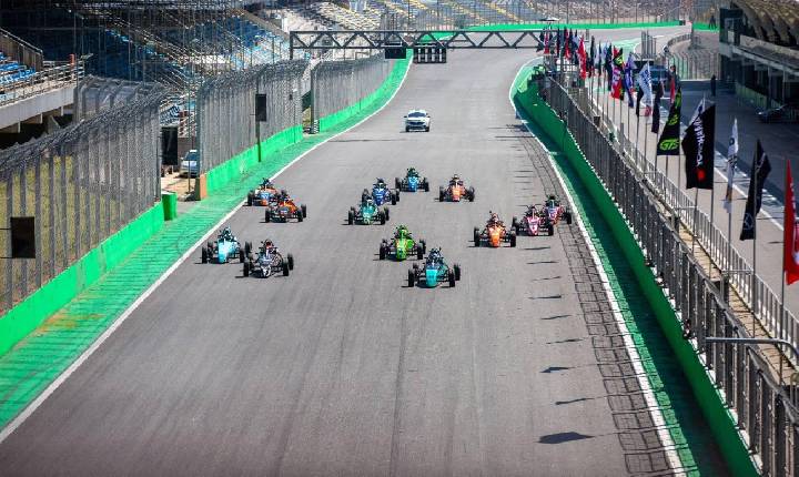 2ª etapa do Paulista de Fórmula Vee tem disputas intensas em Interlagos