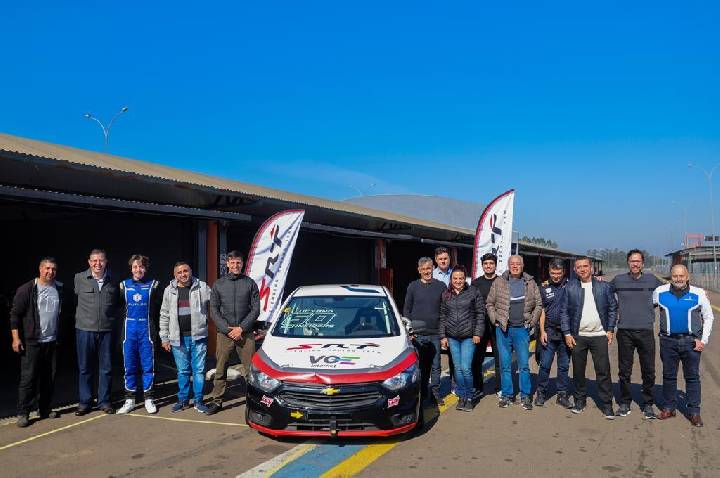 2 Horas de Tarumã: Victor Manzini testa novo sistema de transmissão de telemetria e câmaras onboard com Eduardo Marques Jr. na Turismo 1.4 BR