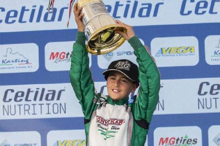 Álvaro Medeiros faz ultrapassagem dupla na última curva e conquista pódio na Itália