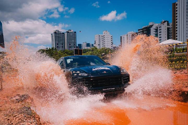 Aventura e performance marcam feriado em Salvador