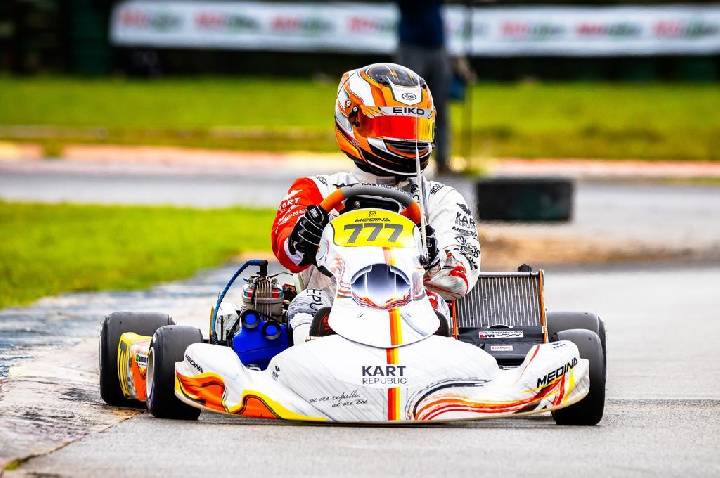 Bruno de Sá superou semana difícil, venceu corrida e se manteve na liderança da Copa São Paulo Light de Kart
