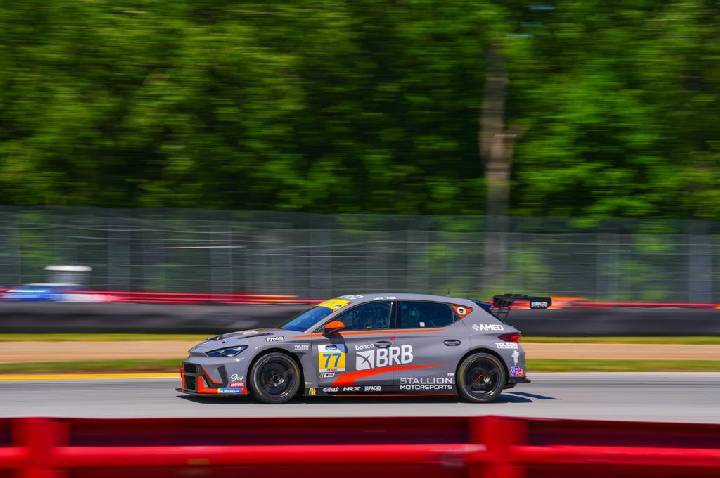 Celso Neto conquista Top-5 na IMSA Michelin Pilot Challenge em 4 horas de prova