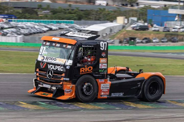Copa Truck: Maicon Roncen mantém liderança após Interlagos