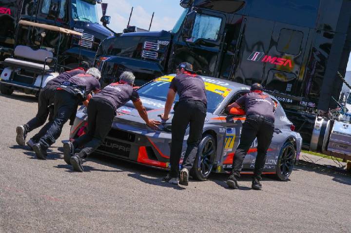 Equipe brasileira, Stallion Motorsports, faz grande exibição em Mid-Ohio