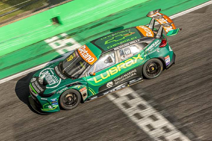 Felipe Massa é nono nesta sexta e espera comemorar aniversário com bons resultados neste sábado