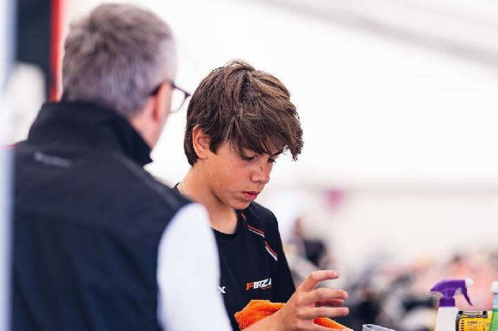 Francisco Rocha tem maior escalada do Super Heat na OK Júnior em Valência