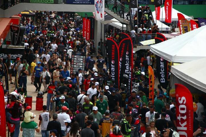 GP Triumph leva mais de 16 mil pessoas ao MOTO1000GP em Goiânia