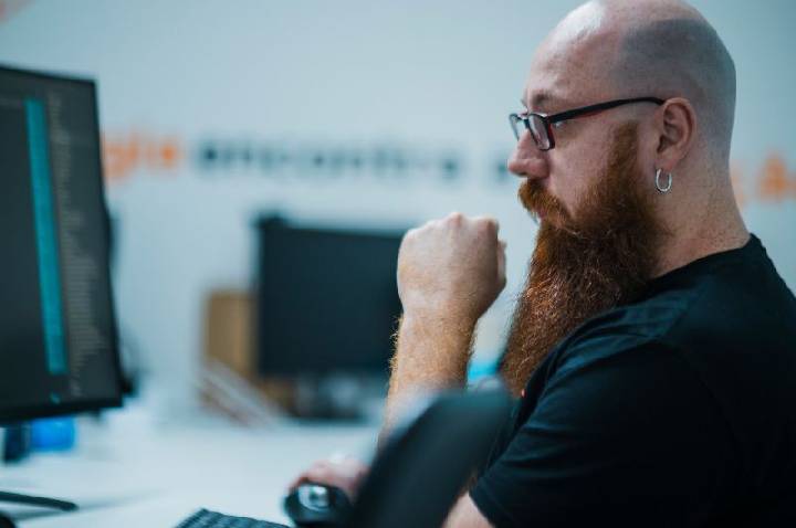 IA executa tarefas e reposiciona papéis em tecnologia