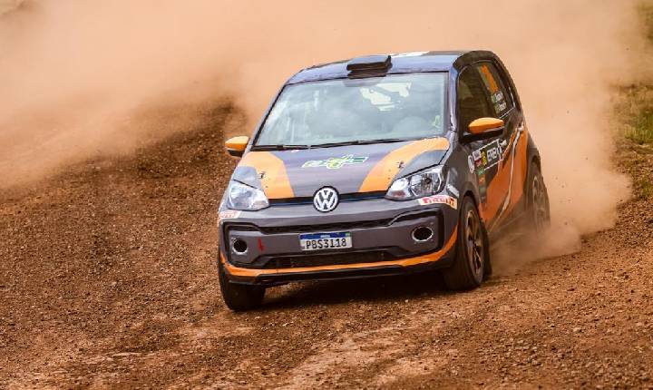 Irmãos Klimaczewski defendem liderança do Brasileiro de Rally em Estação
