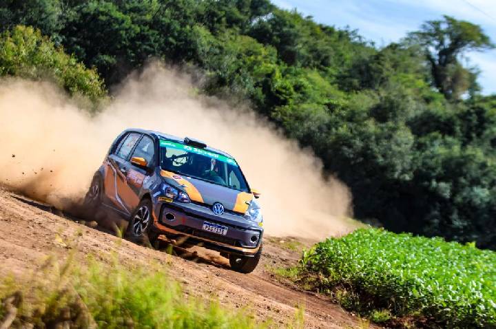 Irmãos Klimaczewski mantém liderança do Brasileiro de Rally após segunda etapa