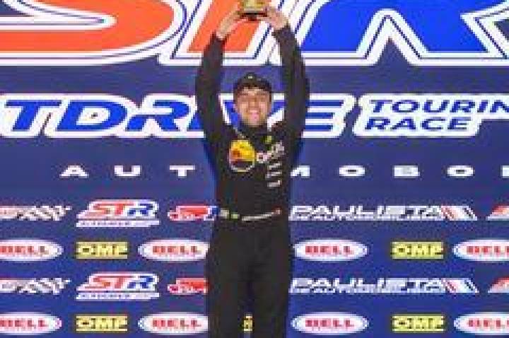 João Guimarães vence na Super na Corrida 1 e supera adversidades para subir ao pódio na Corrida 2 em Interlagos