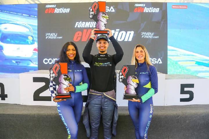 Leo Freitas conquista pódio em seu retorno à categoria