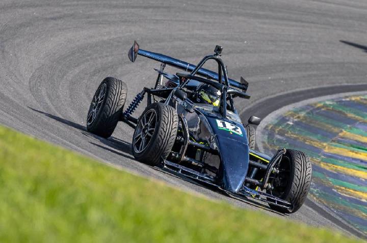 Léo Tafner garante pódio duplo na Light e reforça consistência na 4ª Etapa da Fórmula 1600 em Interlagos