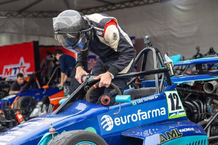 Léo Tafner sobe ao pódio nas duas corridas da Fórmula 1600 em Interlagos e reforça evolução na Light