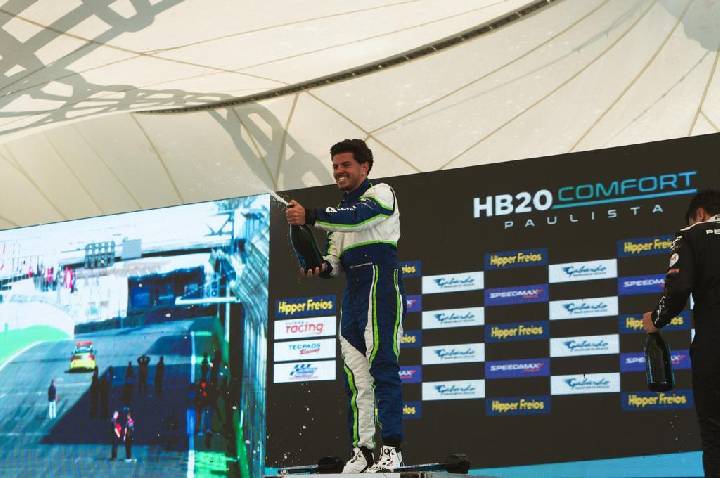 Lucas Freitas vence em Interlagos