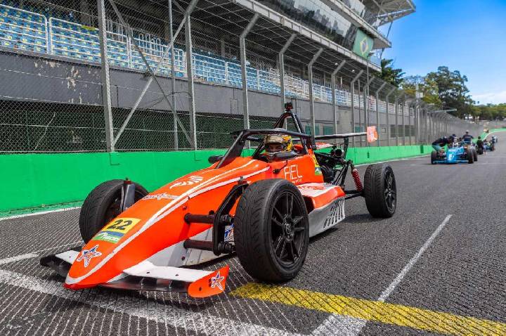 Lucas Monteiro chega como líder em Interlagos e mira ampliar vantagem na 5ª Etapa da Fórmula 1600