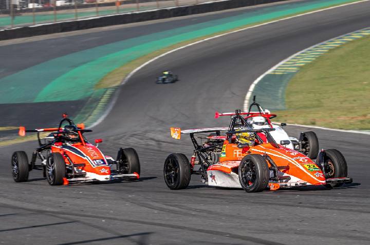 Lucas Monteiro fecha etapa em Interlagos com dois pódios na Super e segue no topo do campeonato