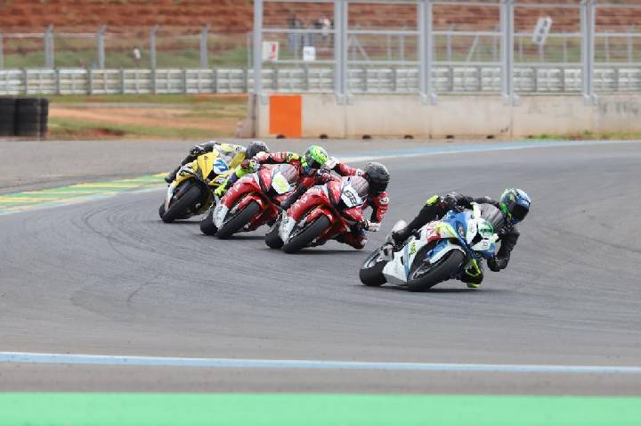 Maxi Scheib vence a GP1000 by Motul após disputa intensa com Granado no MOTO1000GP em Goiânia