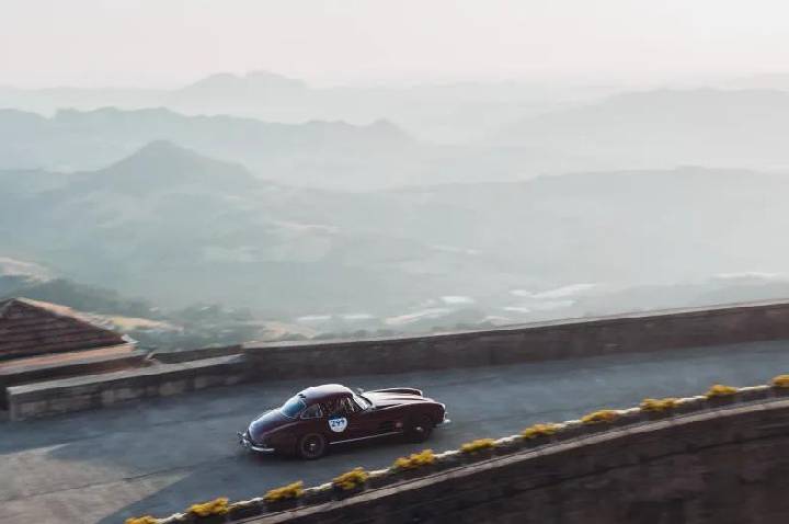 Mercedes-Benz celebra 140 anos na corrida 1000 Miglia com tradição e inovação