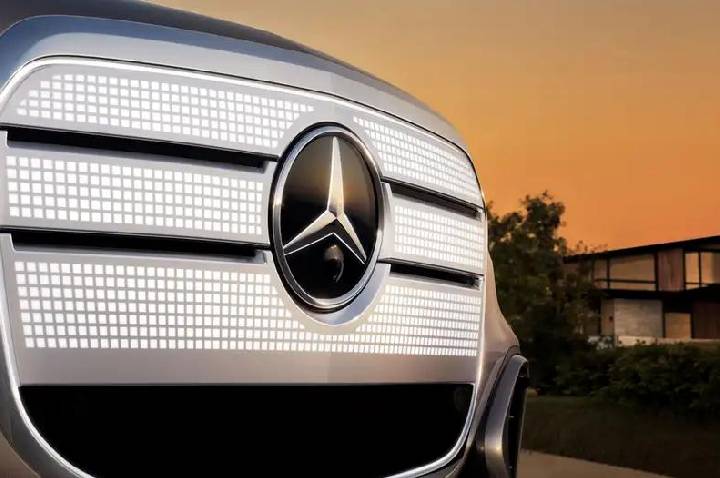Mercedes-Benz poderá começar a produzir armas, afirma CEO