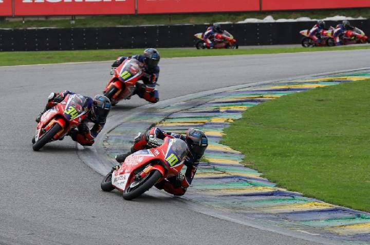 Mobil Moto4 Latin Cup estreia no Autódromo de Interlagos