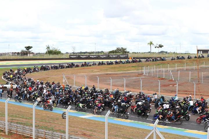 MOTO1000GP abre 2026 com recordes de público e crescimento de retorno de mídia