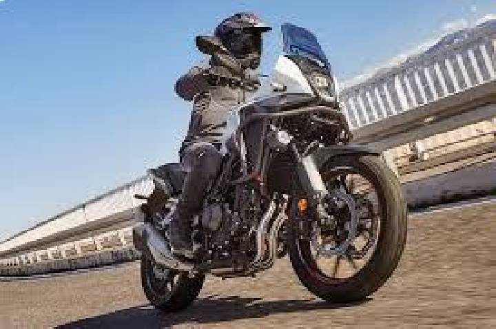 Motos 0KM entre R$ 31 mil e R$ 50 mil ganham espaço nas buscas online no Brasil em 2026, aponta Webmotors