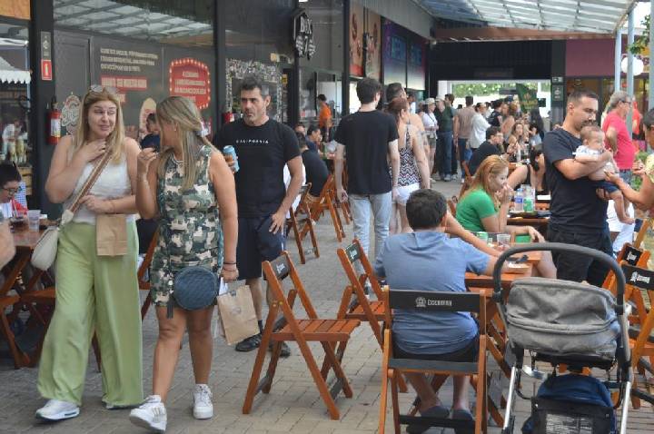Para celebrar o seu dia, mães terão entrada franca no museu e desconto para se divertirem no kart do Parque Dream Car de São Roque (SP)
