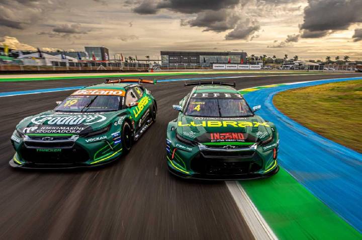 Pilotos do Time Lubrax TMG elogiam traçado e esperam brilhar nas corridas noturnas de Cuiabá