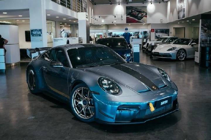 Porsche Center BH entrega primeiro 911 GT3 (992.2) do Brasil equipado com Kit Manthey