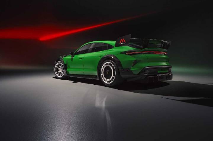 Porsche Taycan Turbo GT com kit Manthey e equipado com pneus Pirelli P Zero Trofeo RS estabelece recorde em Nürburgring