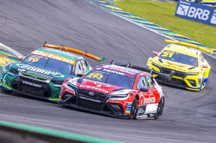 Quebra do motor tira chance de vitória de Felipe Massa em Interlagos