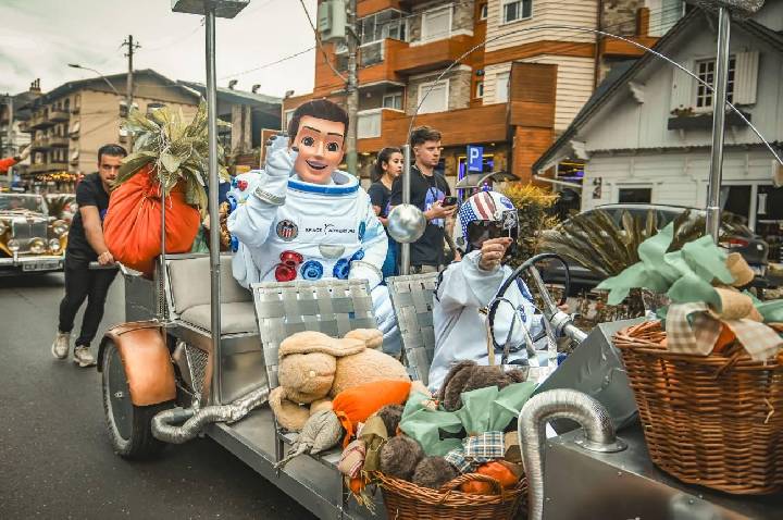 Rover lunar chama atenção nos desfiles de Páscoa na Serra Gaúcha