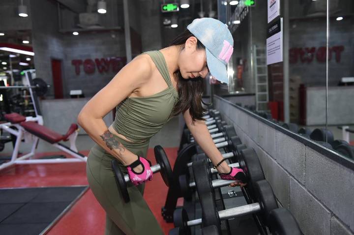 Treino de força se torna aliado essencial contra a perda muscular ao longo da vida