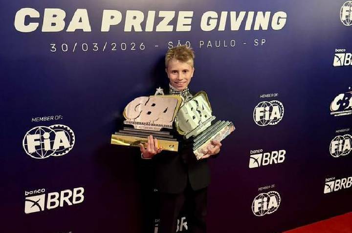 Victor Loose recebeu troféus e homenagens por títulos nacionais e estaduais conquistados no kartismo em 2025