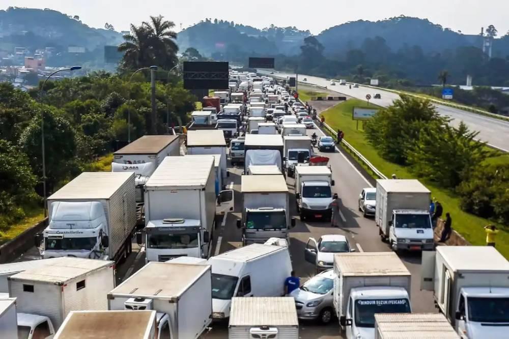 Transportadores ameaçam greve nacional contra o descumprimento reiterado dos Pisos Mínimos de Frete
