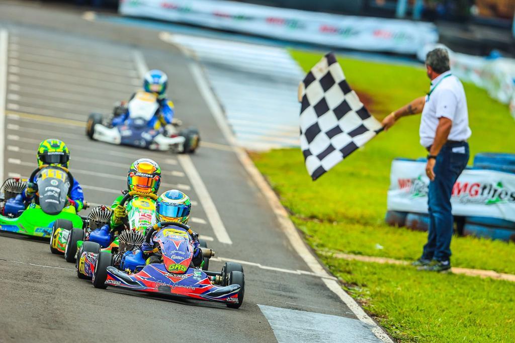 Rafael Guimarães tem estreia positiva no Kartódromo Luigi Borghesi no Open do Brasileiro em Londrina