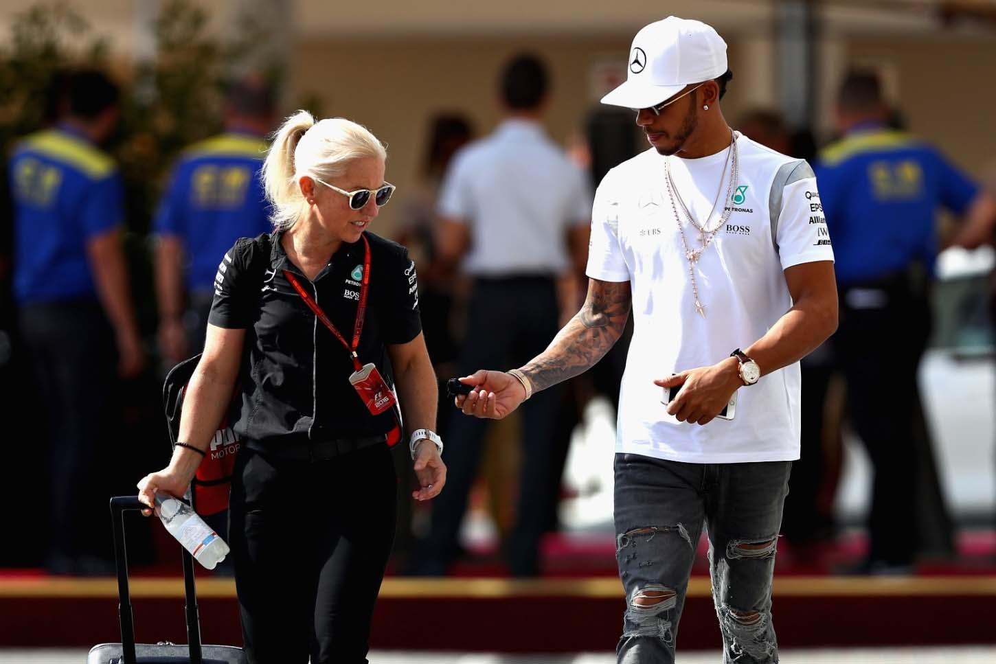 Hamilton Retoma Parceria com Angela Cullen para Nova Jornada na Ferrari
