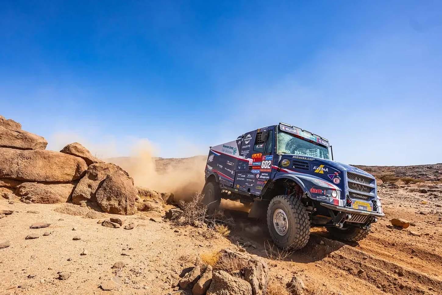 Mitchel Van Den Brink vence a 6ª etapa do Dakar 2025 e se aproxima de Macík na liderança