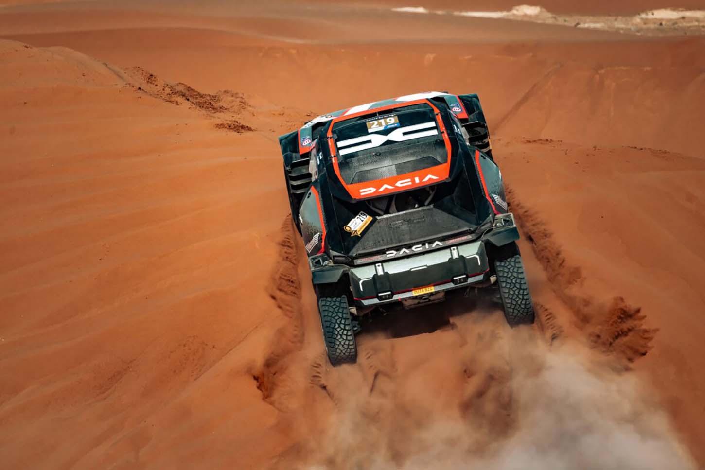 Sébastien Loeb abandona o Dakar 2025 após capotagem na terceira etapa