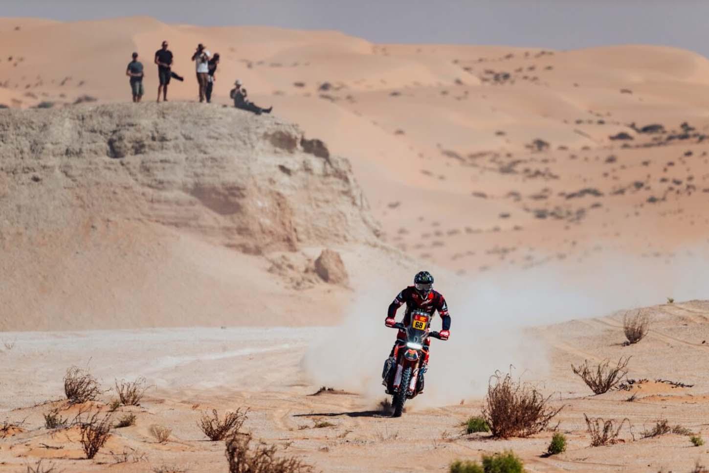 Tosha Schareina vence penúltima etapa do Dakar 2025 e mantém viva a disputa pelo título nas motos
