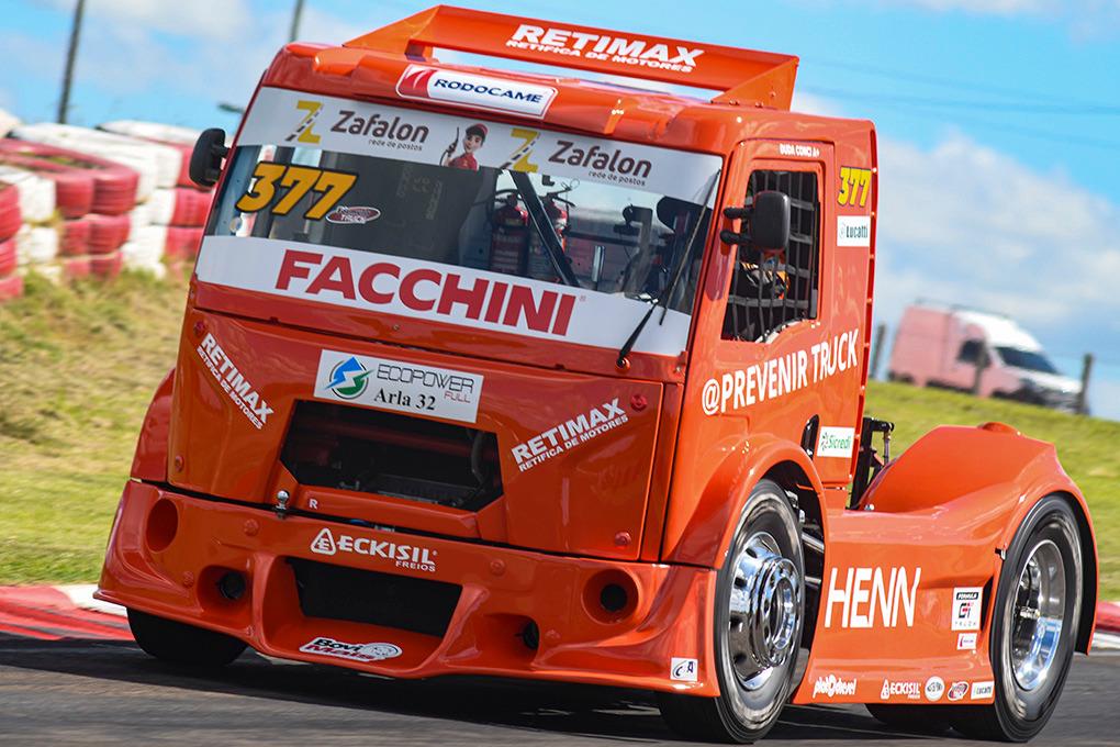 Duda Conci, de Cafelândia, é o terceiro mais rápido da categoria F-Truck no primeiro dia de Fórmula Truck no Uruguai