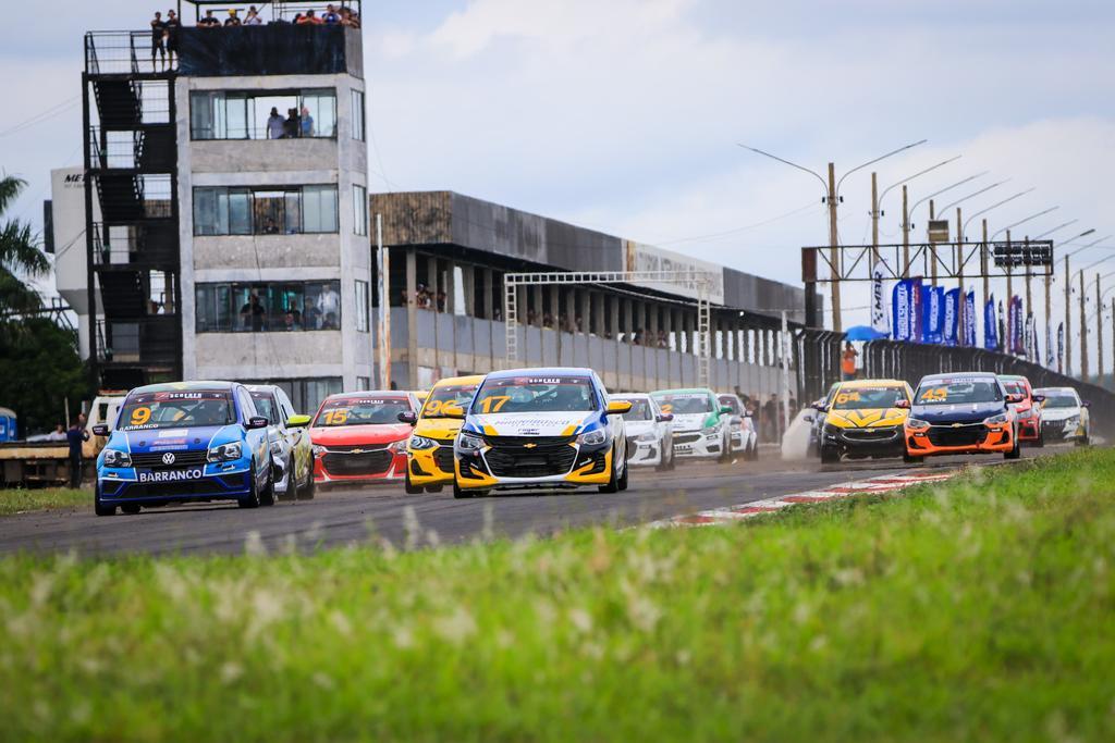 MBR 2025 inicia com grandes duelos na pista