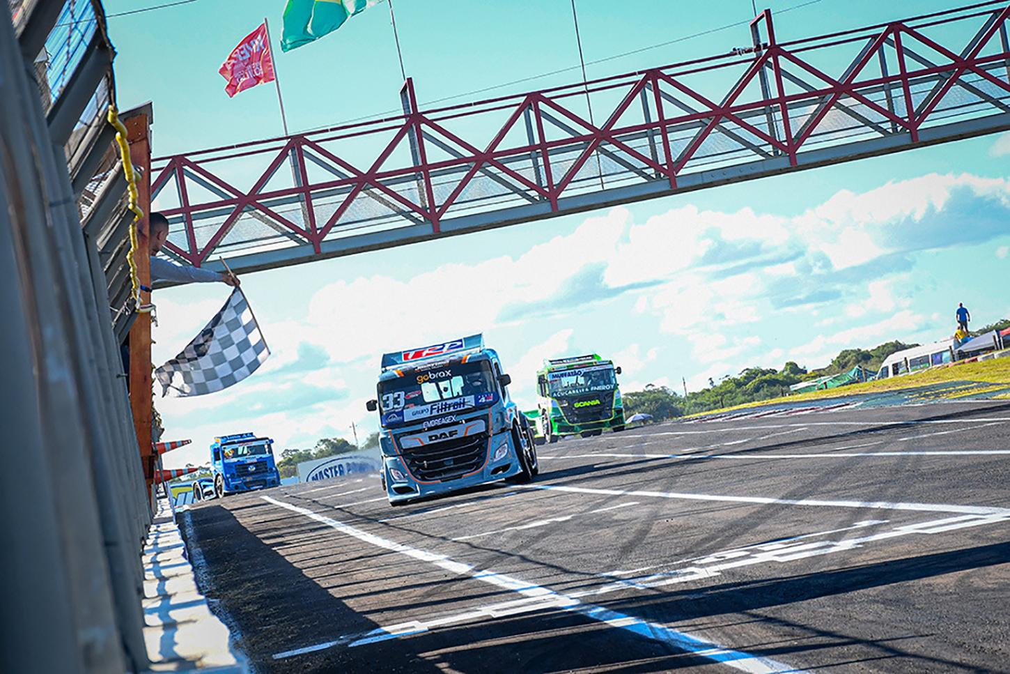 Paranaenses encerram a Fórmula Truck no Uruguai com vitória no Troféu SpeedMax