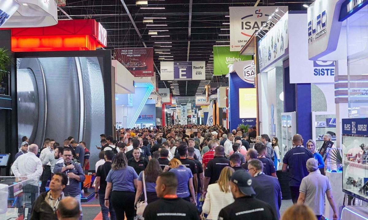Automec 2025 acelera com presença inédita do automobilismo nacional
