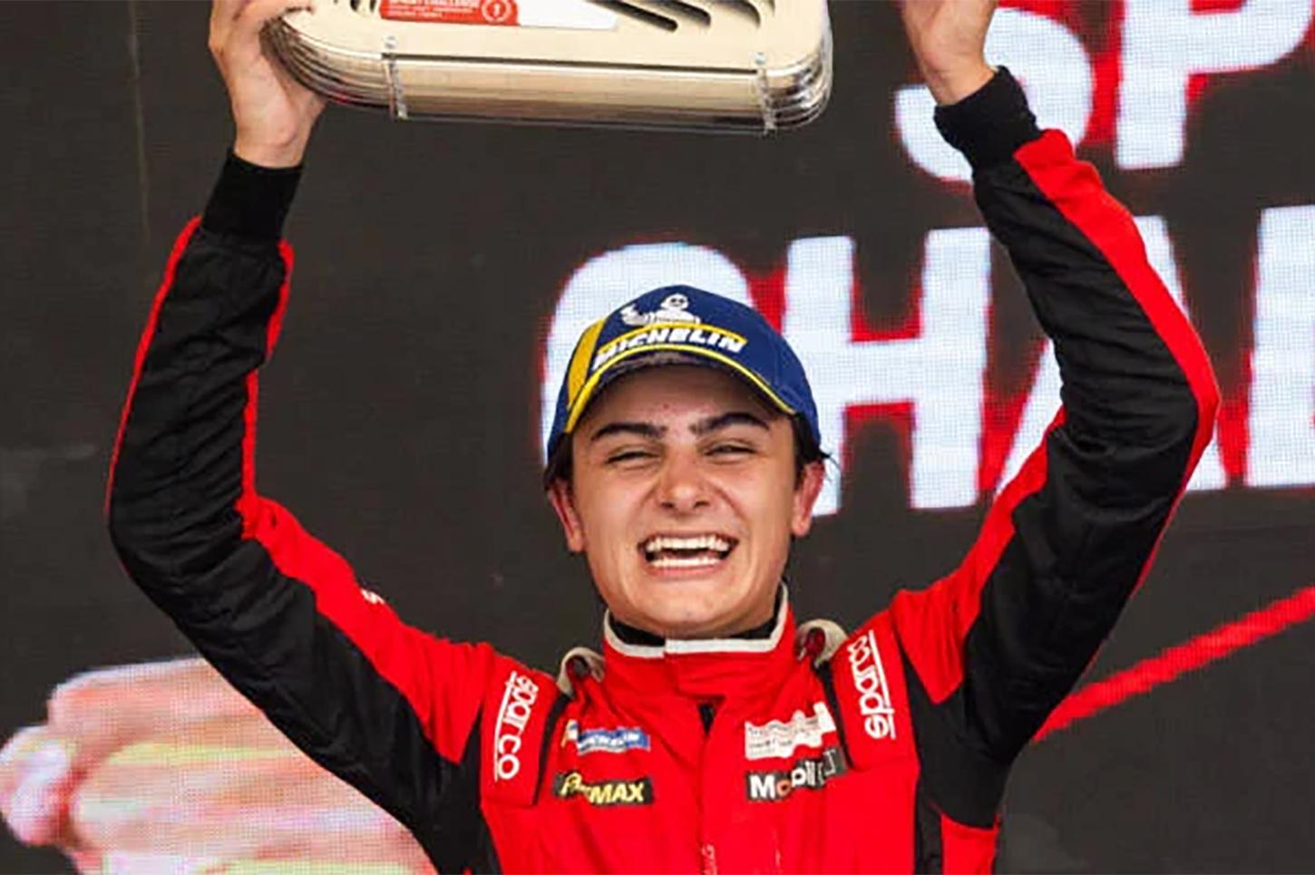 Caio Chaves supera adversidades e conquista vitória emocionante na Porsche Cup em Interlagos