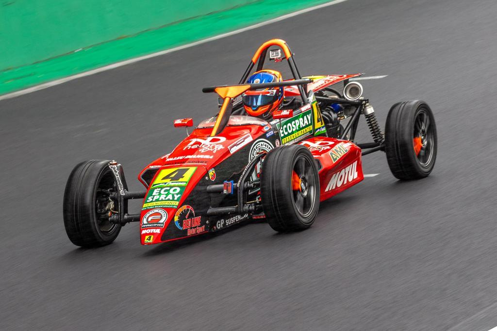 F1600: Fachini larga do fundo do grid e vence em Interlagos