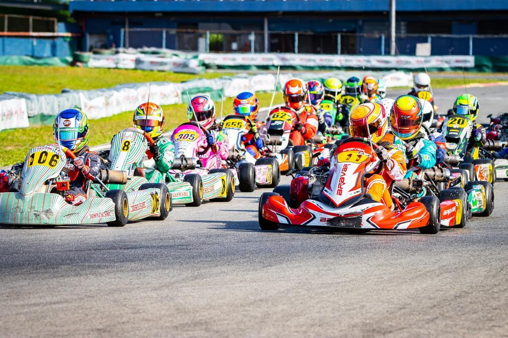 João Francisco sobe ao pódio da F4 Júnior em etapa emocionante do Paulista Light de Kart