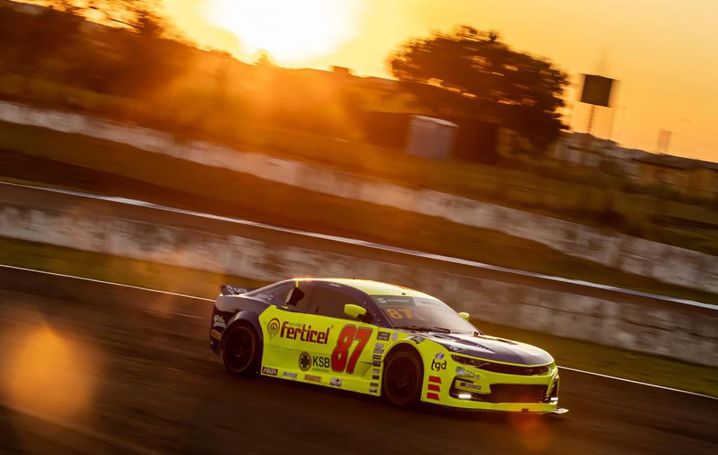 NASCAR Brasil: Jorge Martelli sobe ao pódio na primeira corrida da #SunsetLondrina