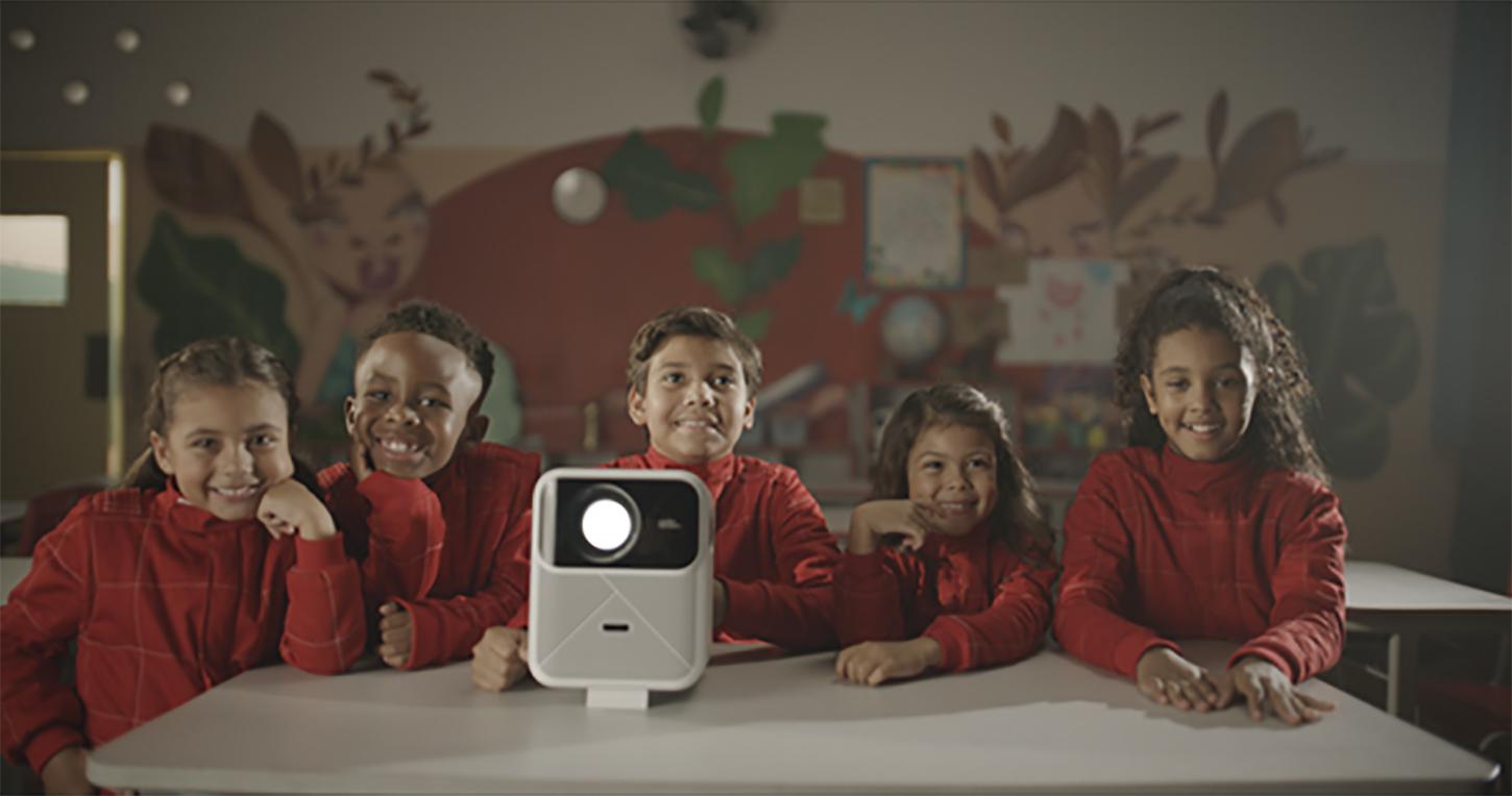 Nova campanha do Instituto Ayrton Senna se inspira no legado do piloto para emocionar e destacar a importância da educação